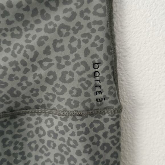BARRE 3 x LULULEMON | Collab Gray Green Leopard Print Align High Rise | Large - Picture 5 of 7
